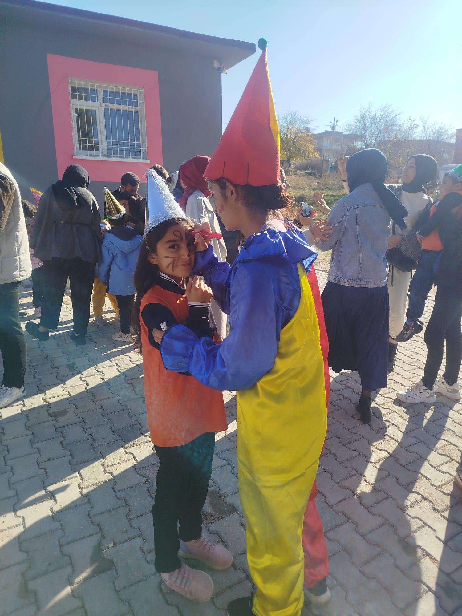 Meslek Yüksekokulumuz Sosyal Hizmet Öğrencileri  Köy Okuluna Ziyaret